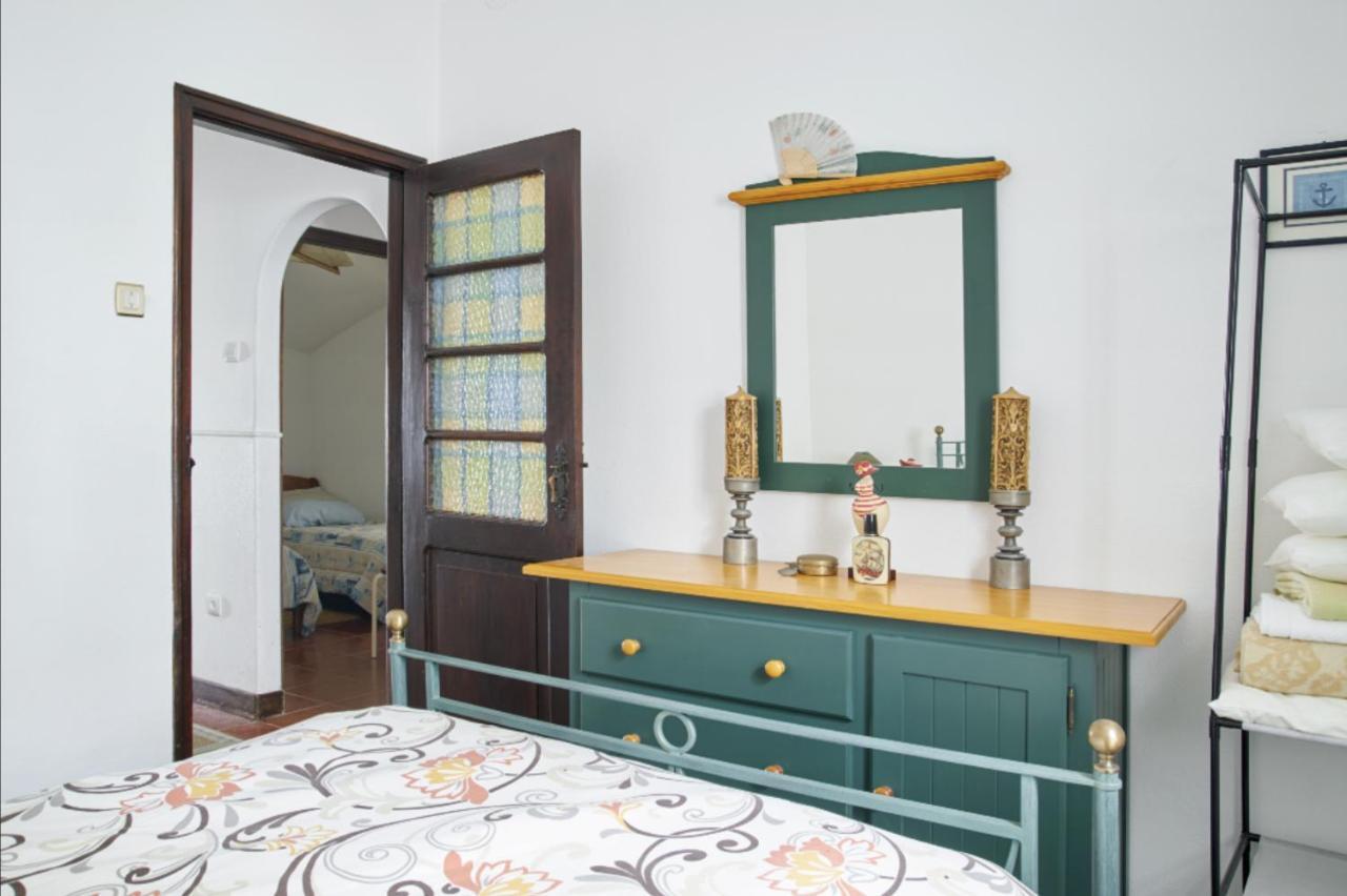 Captain Pisco's Palheiro - Great Location Holiday home *